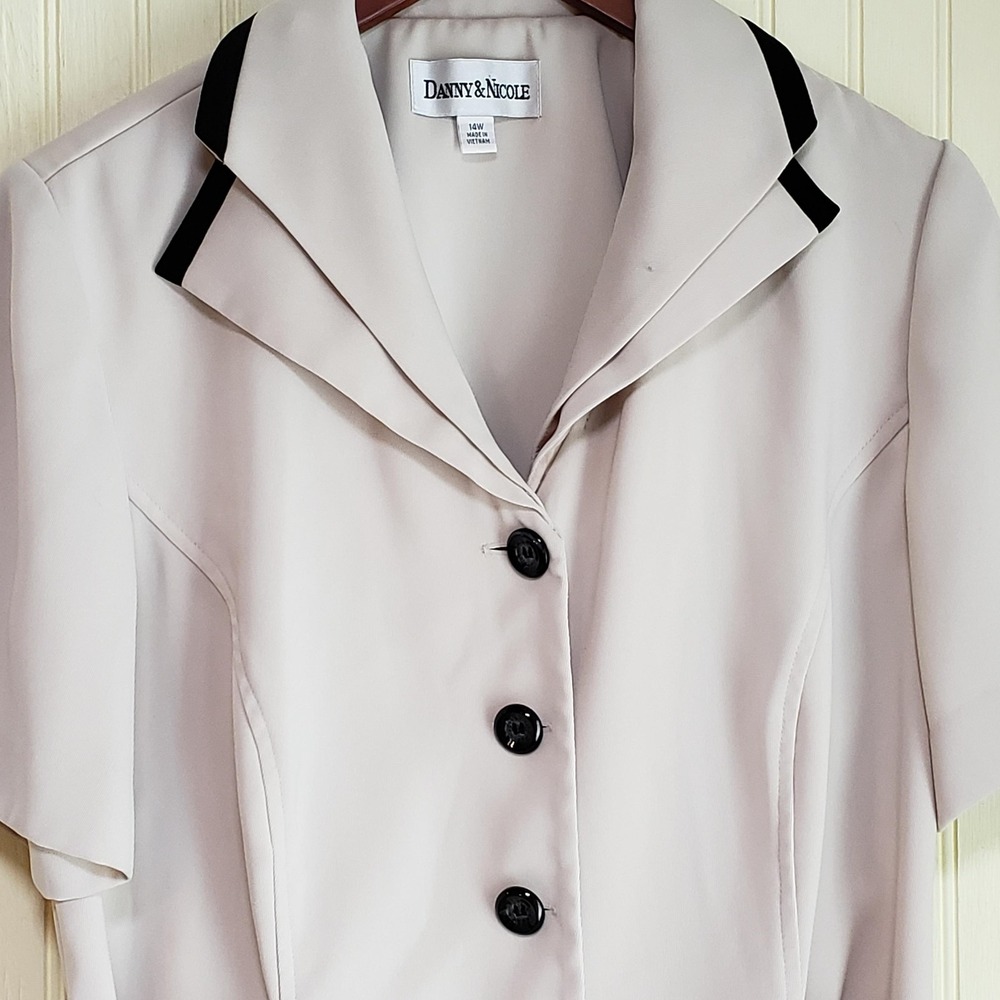 Danny & Nicole Suit Jacket Womens 14W Beige Short Sleeve Black Trim Lined
